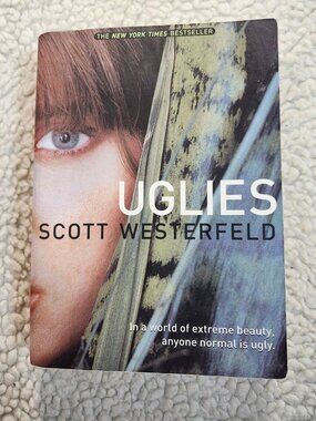 Uglies Scott Westerfeld Paperback 2005 Simon Pulse YA Sci Fi Teen Fiction